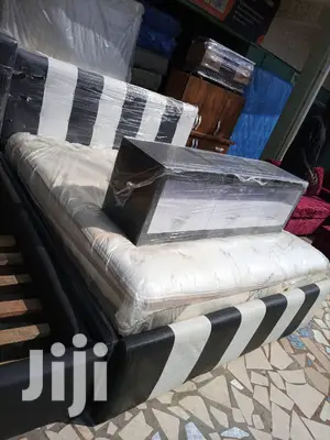 Kingsize Bed Eith Mattress . Promotion