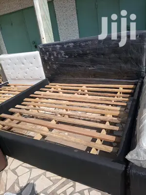 Balck King-size Bed . Promotional