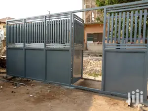 Good Sliding It Gate 17feets by 8feets