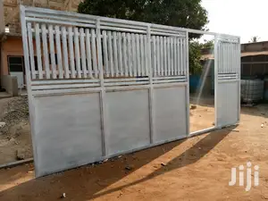 Good Sliding It Gate 17feets by 8feets