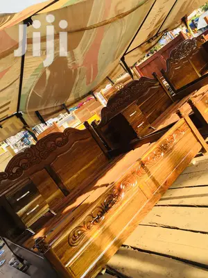 Queen Size Curving Bed