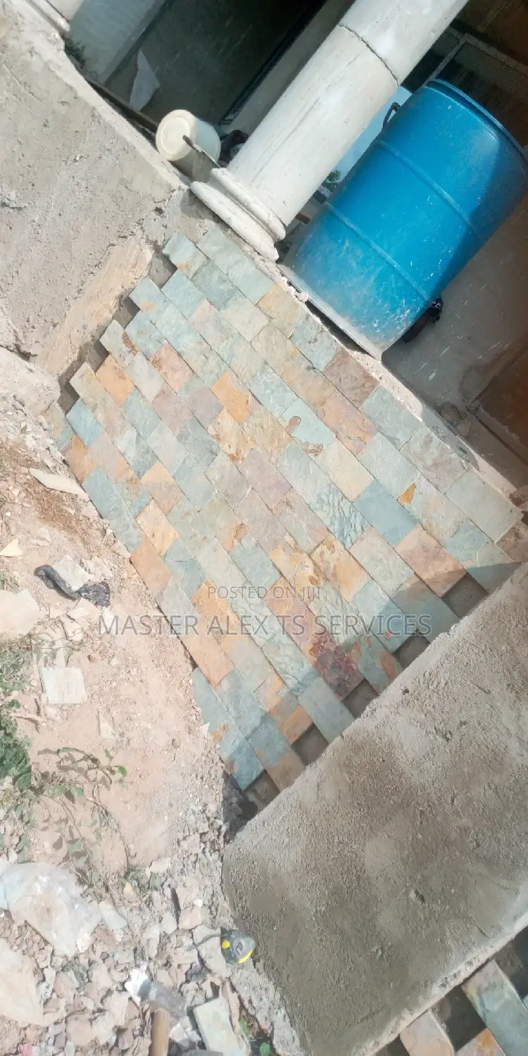Expert Cutting Stone Layers