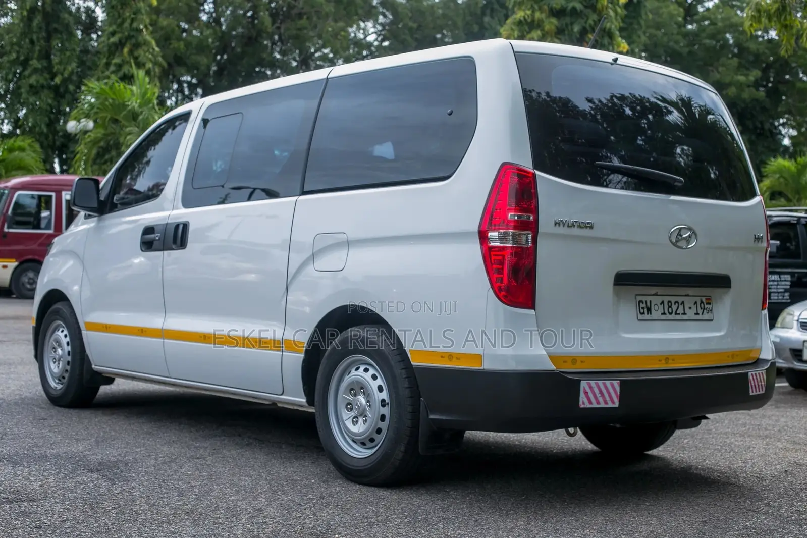 12 Seater Hyundai H1 Bus for Rent
