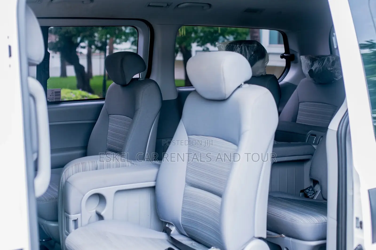 12 Seater Hyundai H1 Bus for Rent
