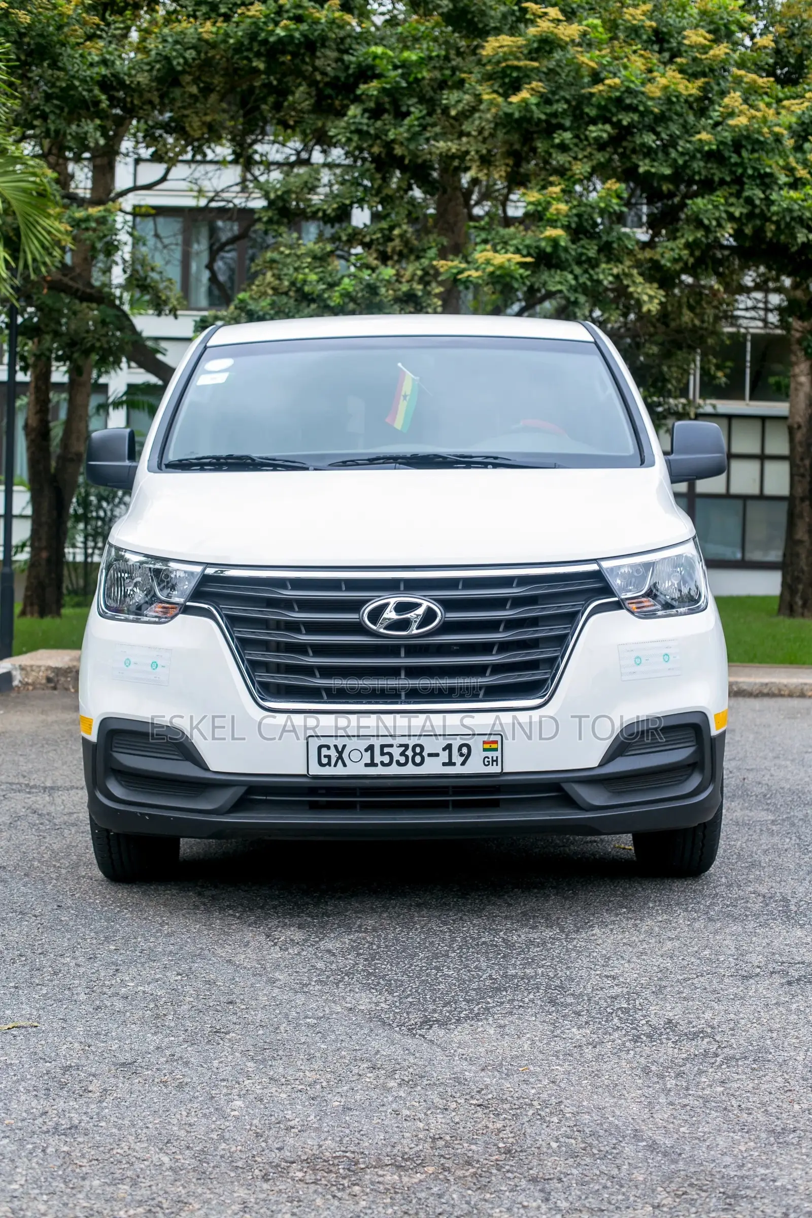 12 Seater Hyundai H1 Bus for Rent