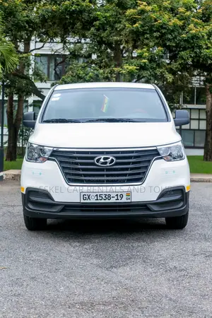 12 Seater Hyundai H1 Bus for Rent