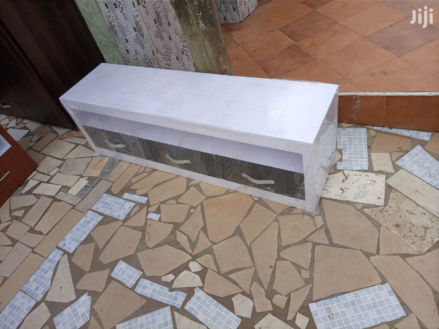 New Ledlight Tv Stand . Free Delivery