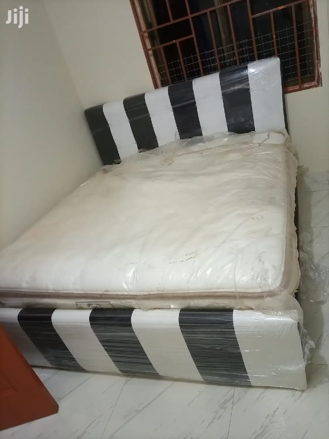 Kongsize Bed With Mattress . Free Delivery