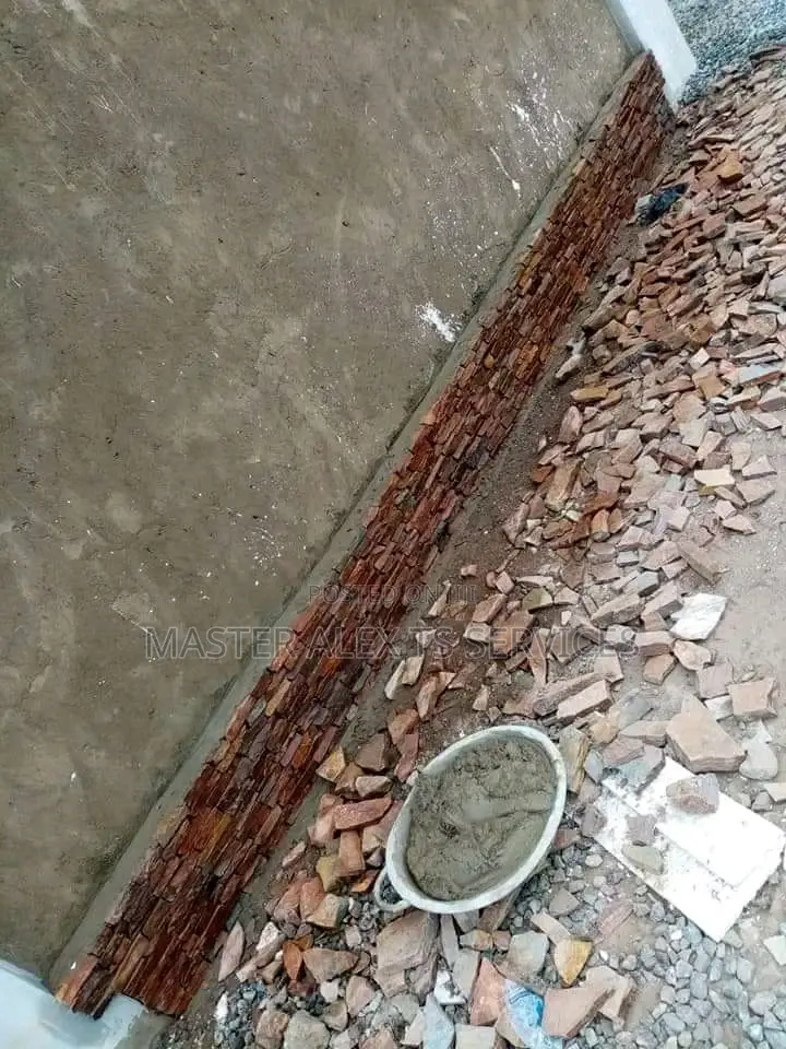 Expert Cutting Stone Layers