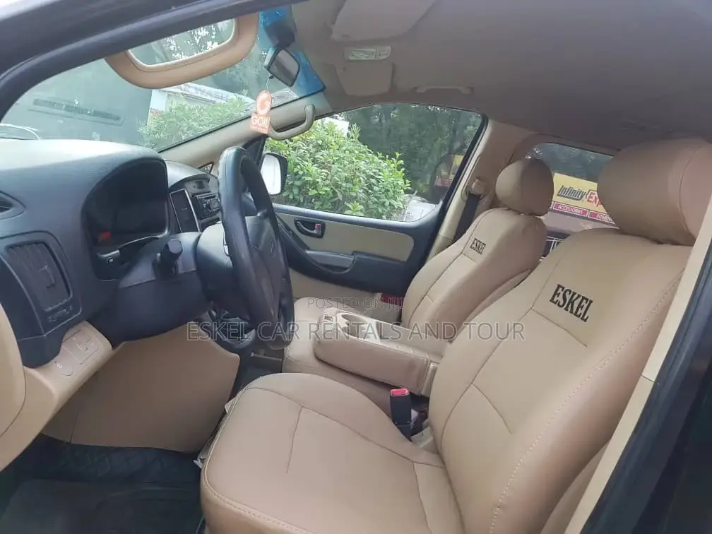 Hyundai H1 Mini Bus For Rent