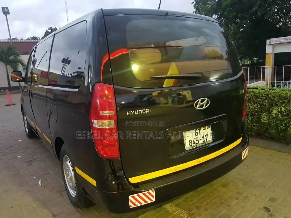 Hyundai H1 Mini Bus For Rent