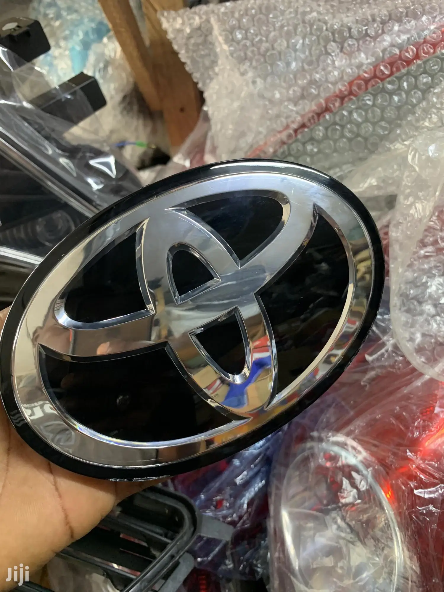 Toyota Corolla 2017-2020 Crown/Logo(Glass)