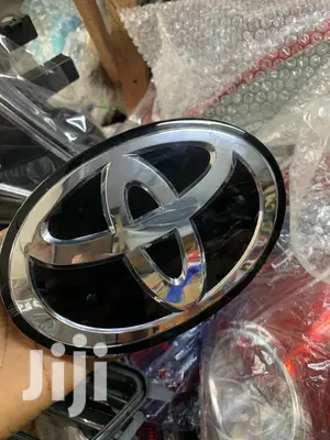 Toyota Corolla 2017-2020 Crown/Logo(Glass)