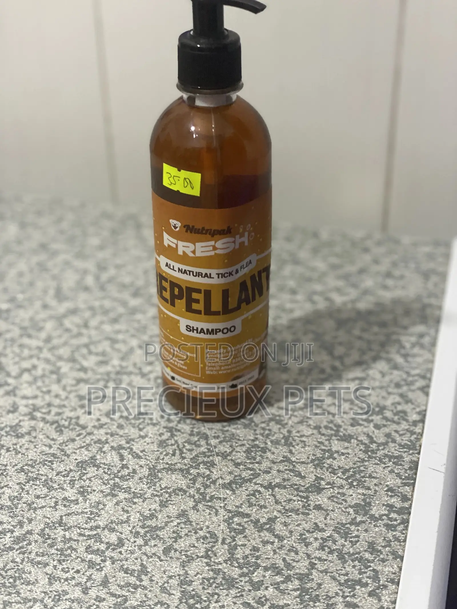 Repellant Shampoo for Ticks and Fleas