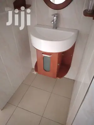 5bdrm House in Dzorwulu for sale