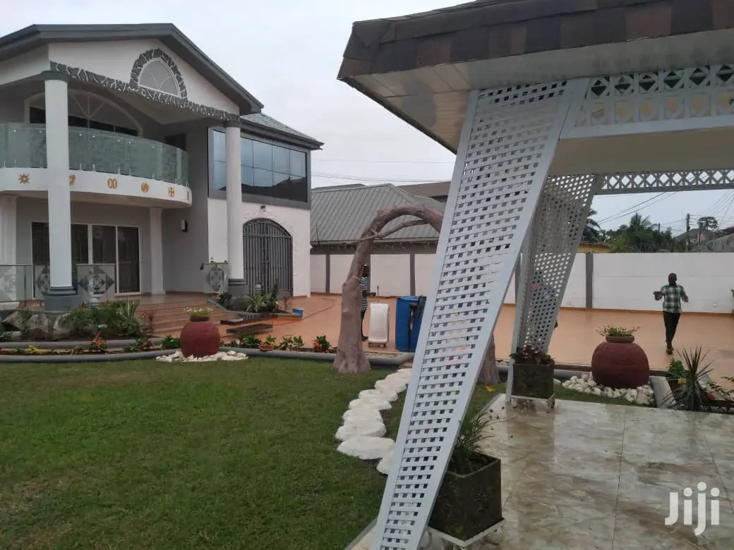5bdrm House in Dzorwulu for sale
