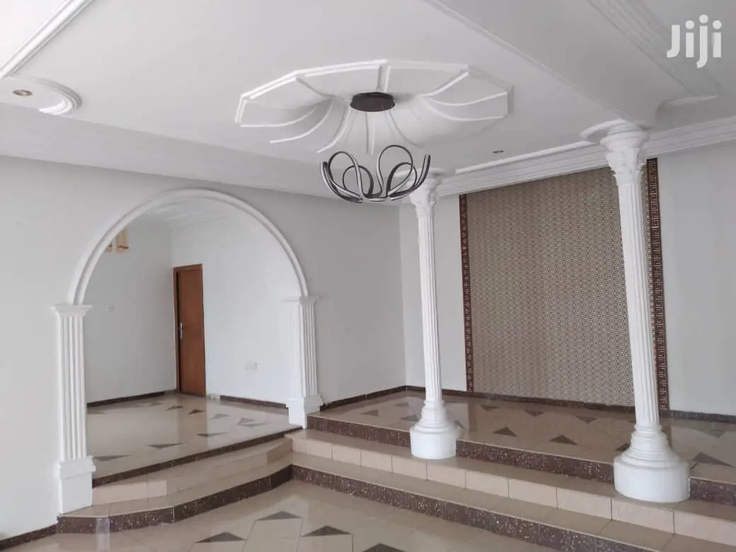 5bdrm House in Dzorwulu for sale