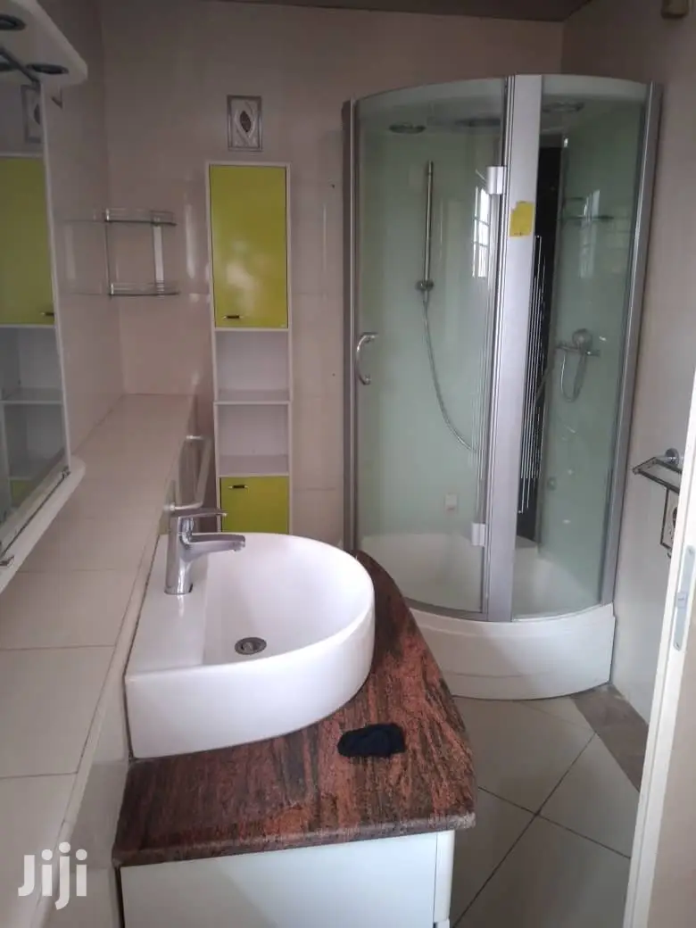 5bdrm House in Dzorwulu for sale