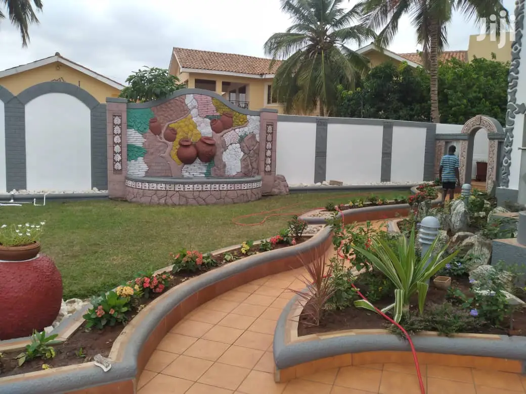 5bdrm House in Dzorwulu for sale