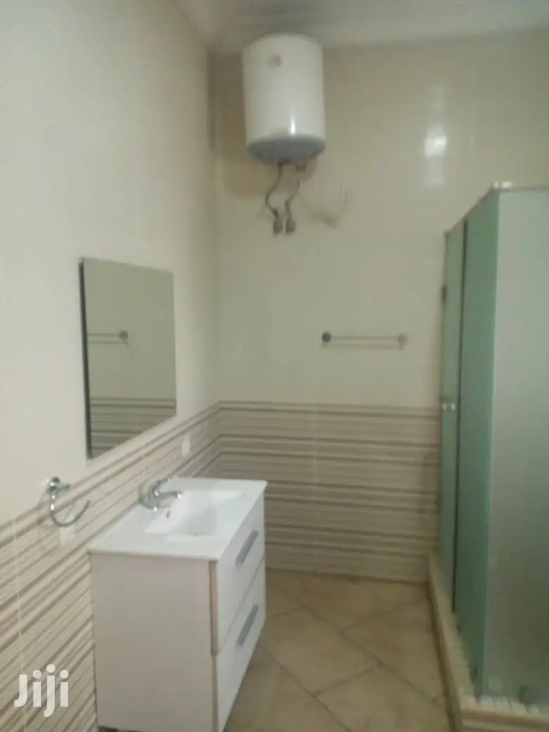 4bdrm House in Accra Metropolitan for Rent