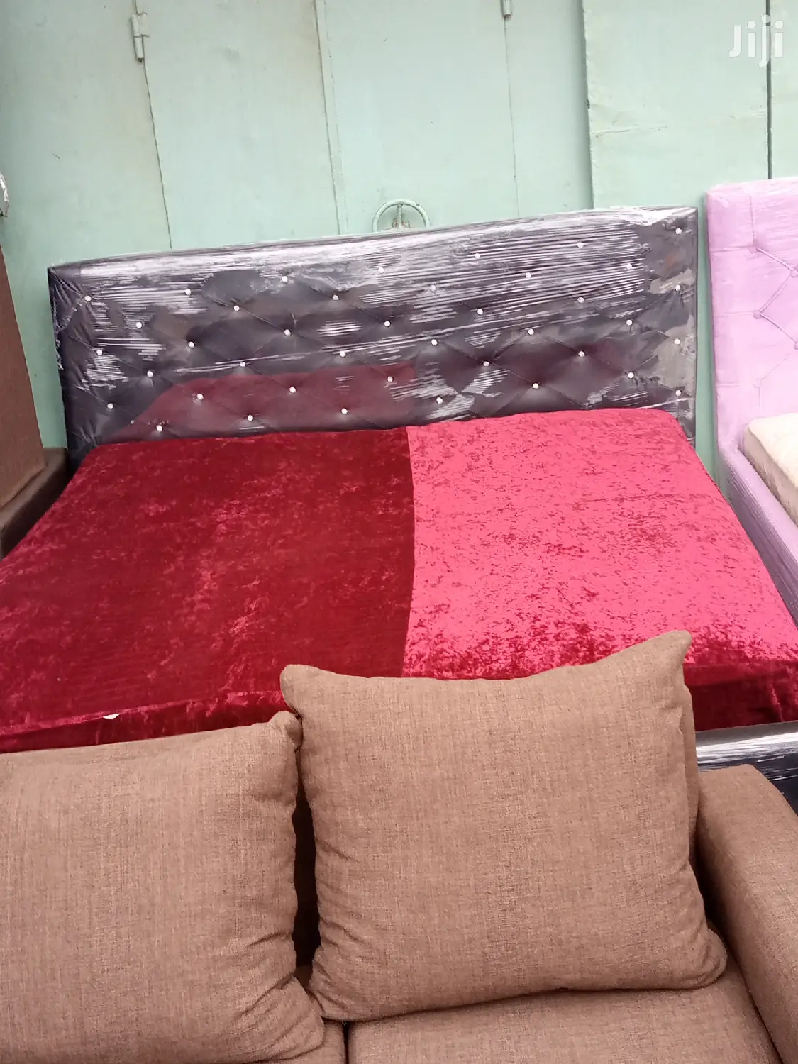 Kings Bed With Mattress. Fre Delivery