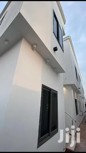 Neat 6 Bedroom House For Sale In Tema