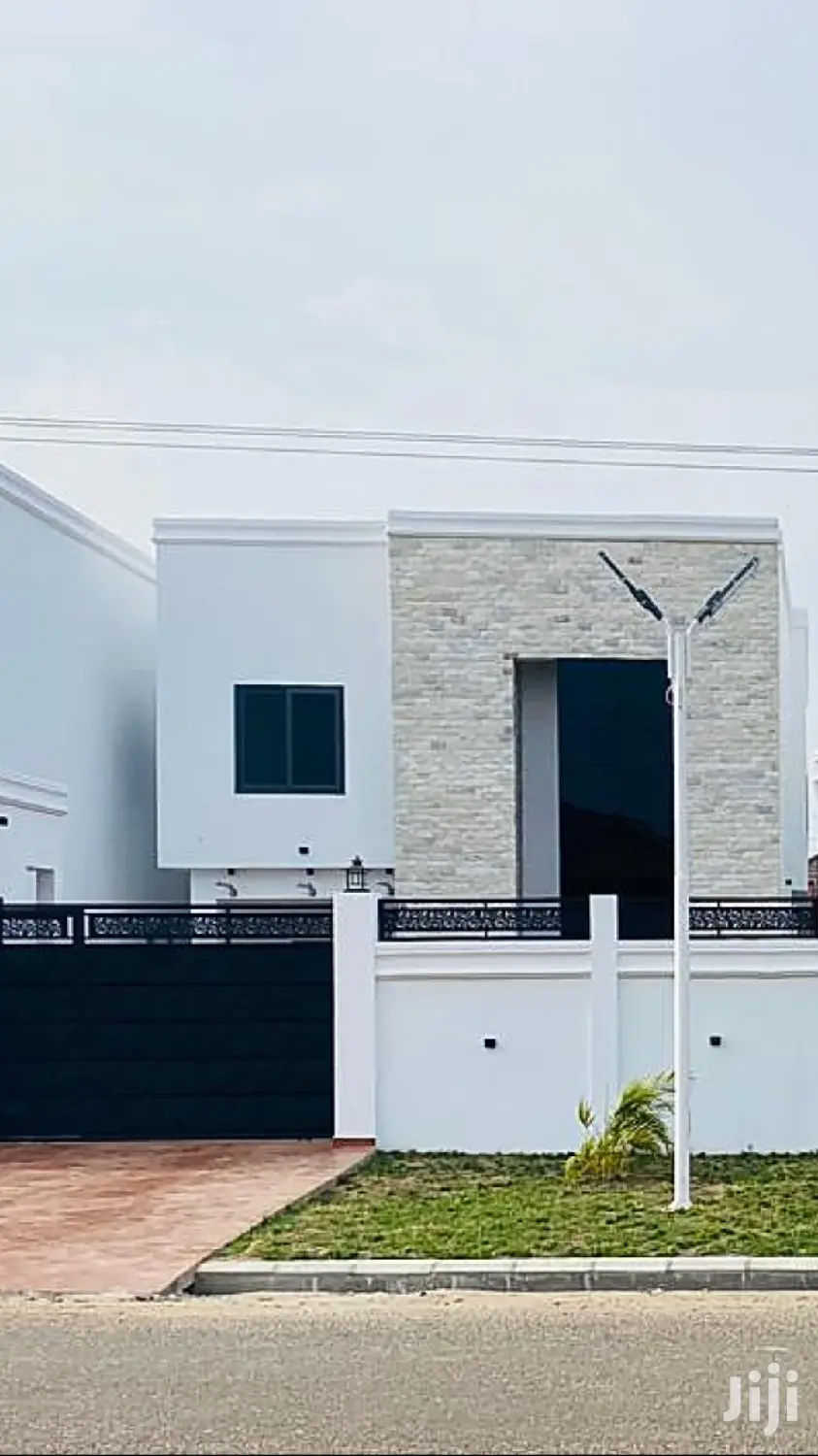 Neat 6 Bedroom House For Sale In Tema