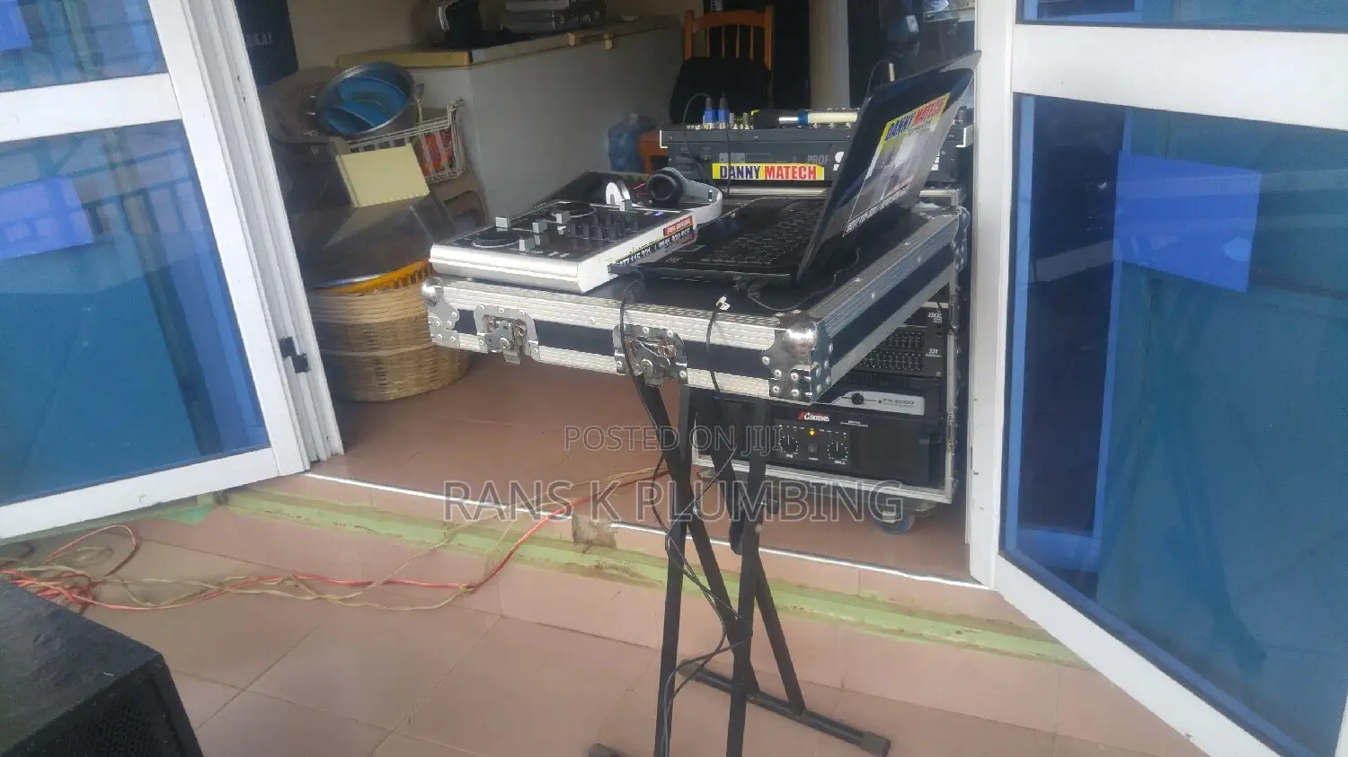 Professional DJ,Live Band And Sound Engineer
