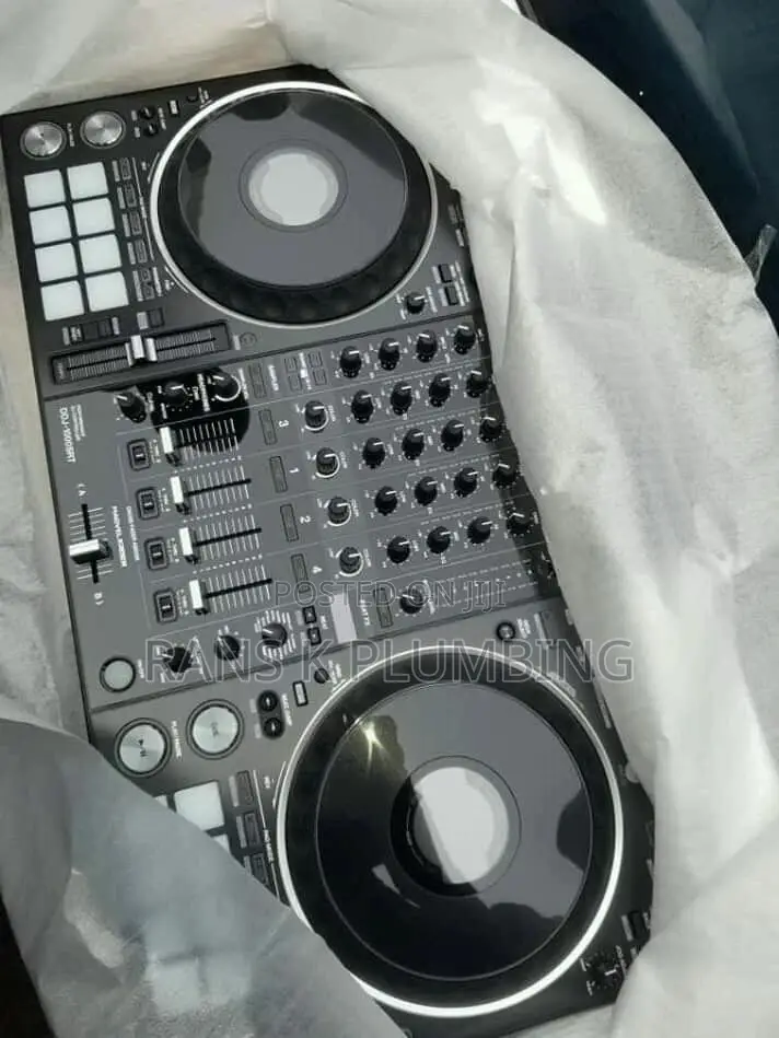Professional DJ,Live Band And Sound Engineer