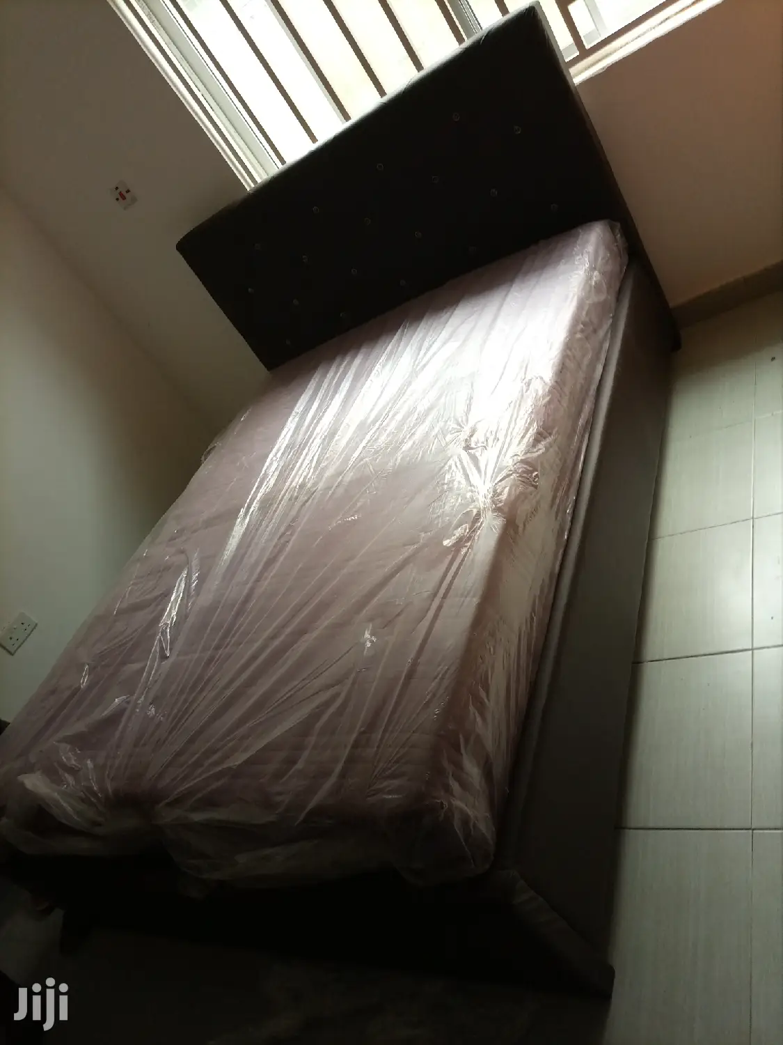 Queen's Bed With Mattress For Sale. Free Delivery