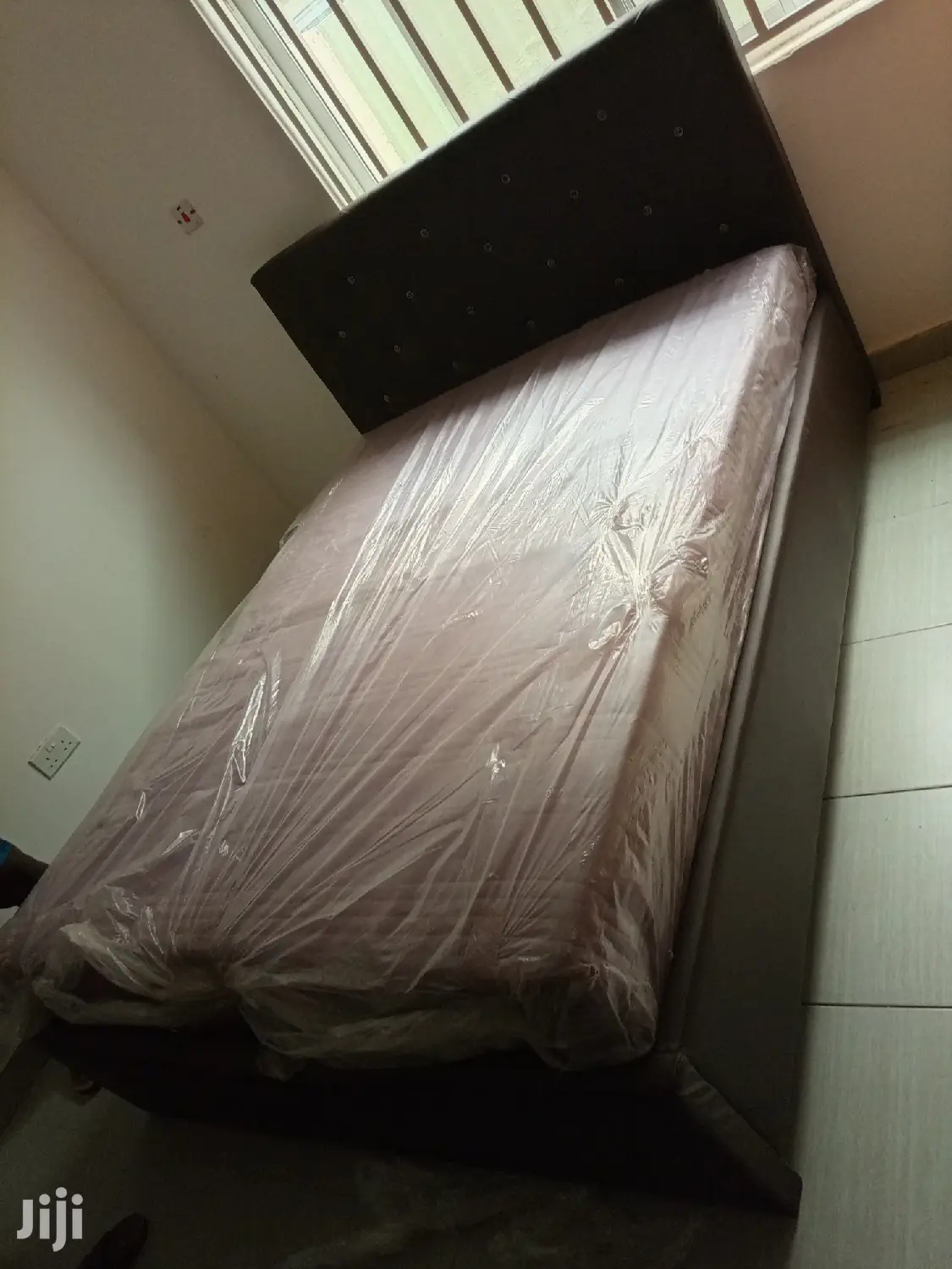 Queen's Bed With Mattress For Sale. Free Delivery