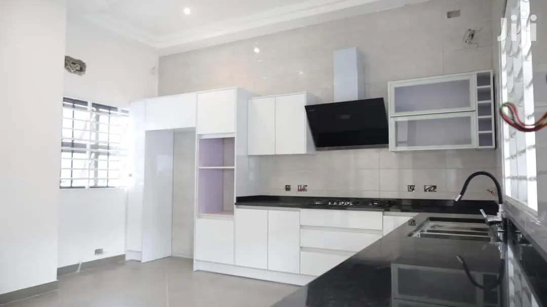 4bdrm House in Dr Roko, Dzorwulu for sale