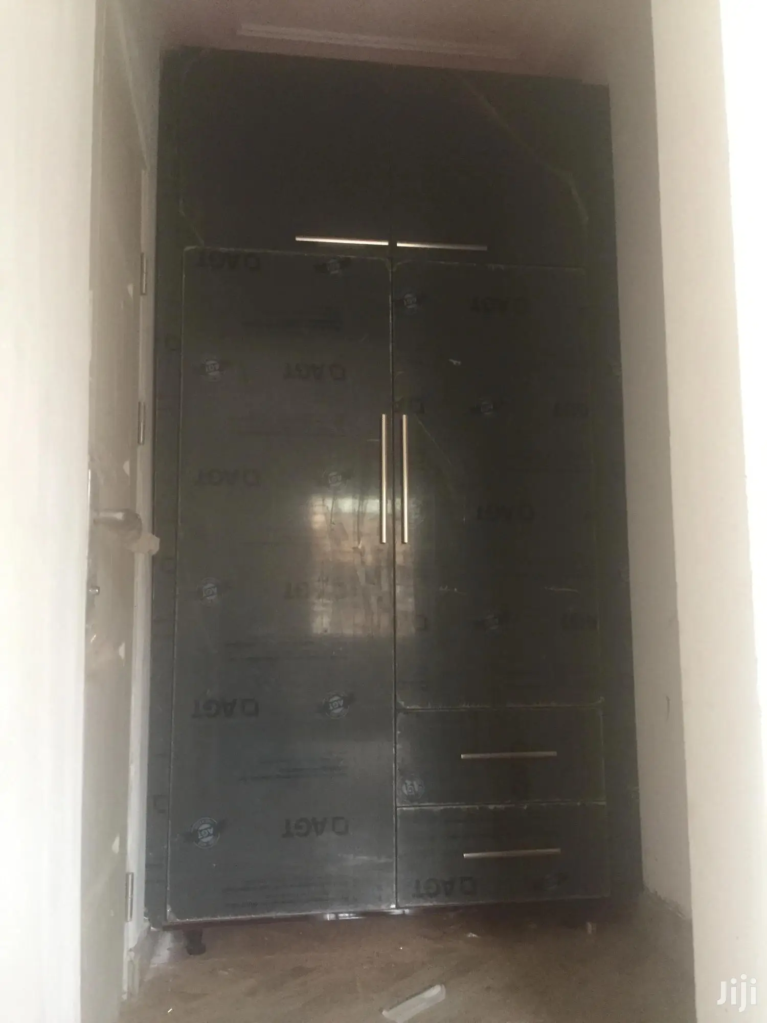 Rafasante in Wardrobe