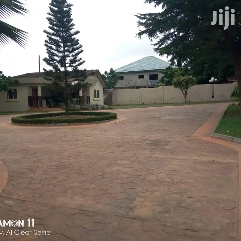 5 Bedroom House+Boys Qtr on Two Half Plot in East Eegon