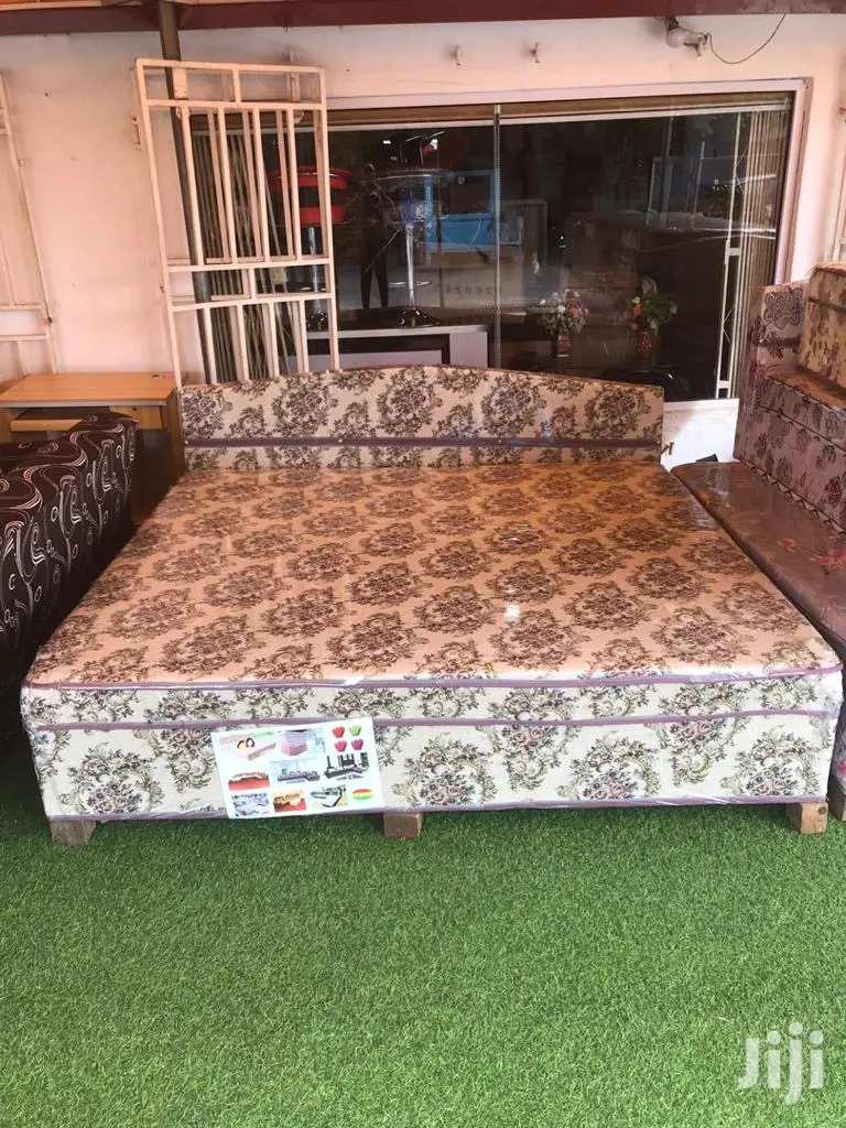 King Size Bed (Inbuilt)