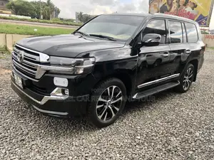 2020 V8 for Rent Comes With a Driver
