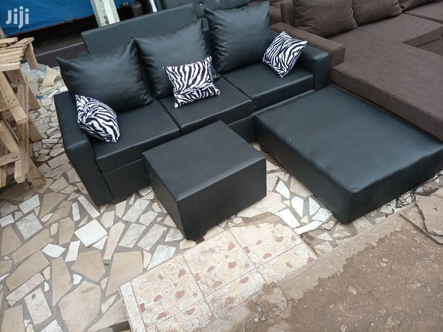 Quality L Shape Learher Chair. Free Delivery