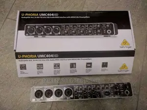 Behringer U-phoria Umc404hd