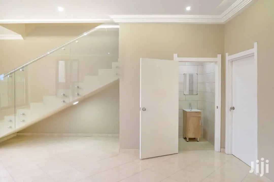 3bdrm Duplex in East Legon for sale