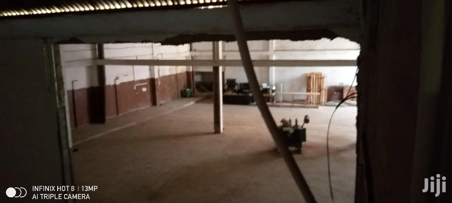 800SQM WAREHOUSE With 3units 2bedrooms at Achimota