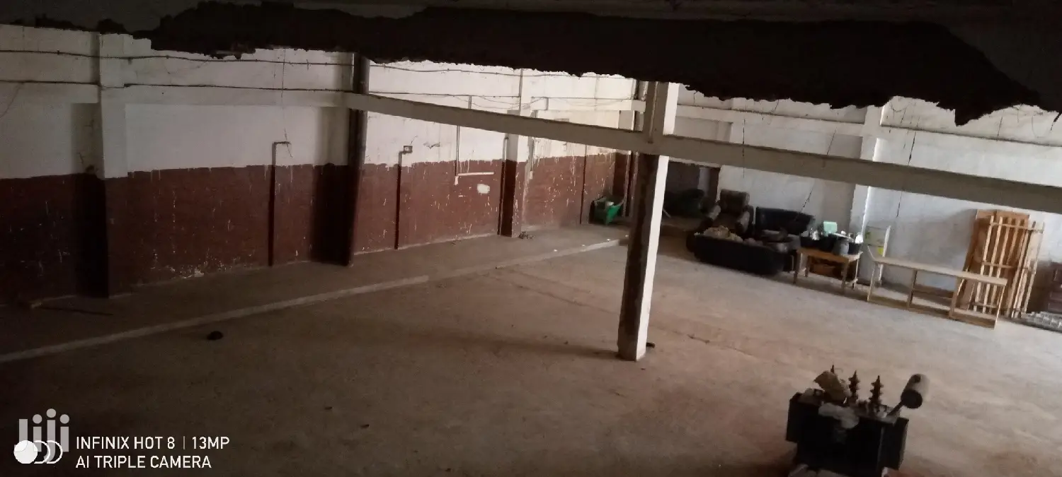 800SQM WAREHOUSE With 3units 2bedrooms at Achimota