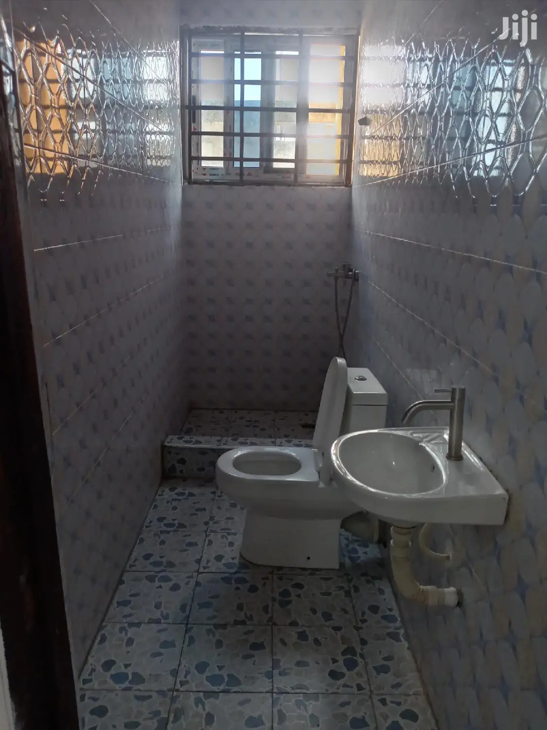 Executive 2-Bedrooms Apartment Dansoman 1yr