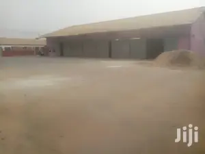 800 Sqm Warehouse With 3unite 2bedrooms