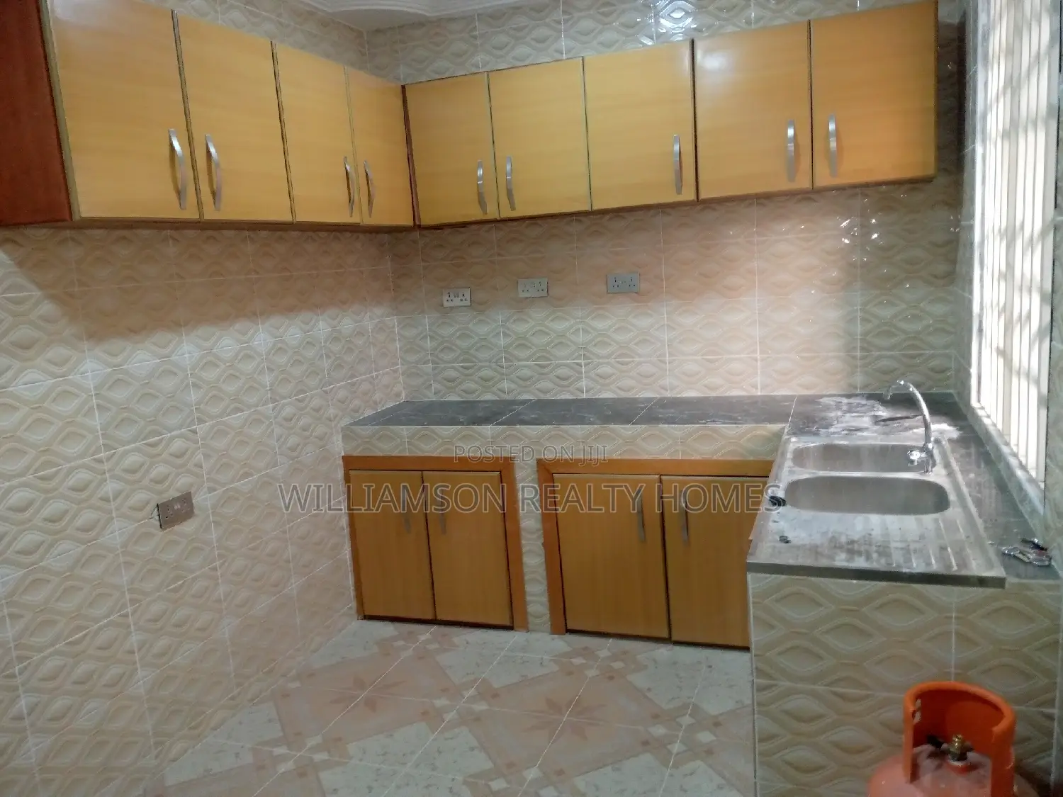 4bdrm Apartment in Community 18, Spintex for rent