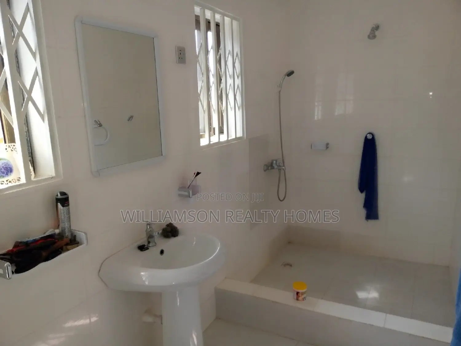 4bdrm Apartment in Community 18, Spintex for rent