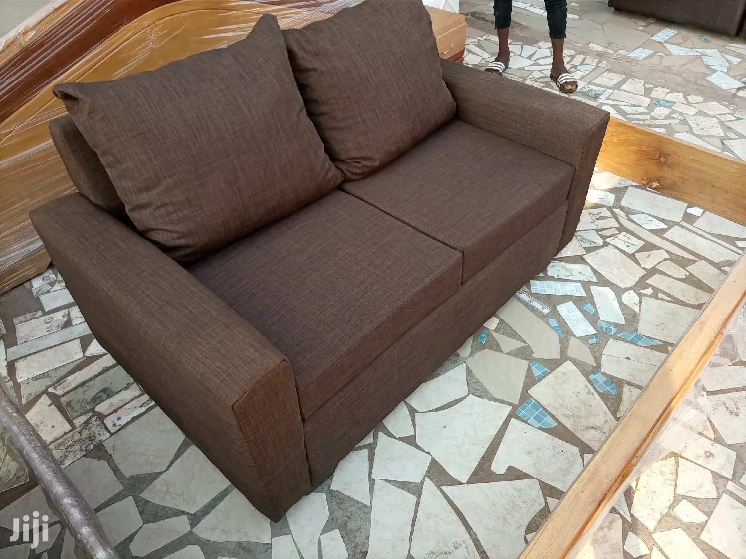 Lovely 2in1 Sofa.Italyan. Free Delivery