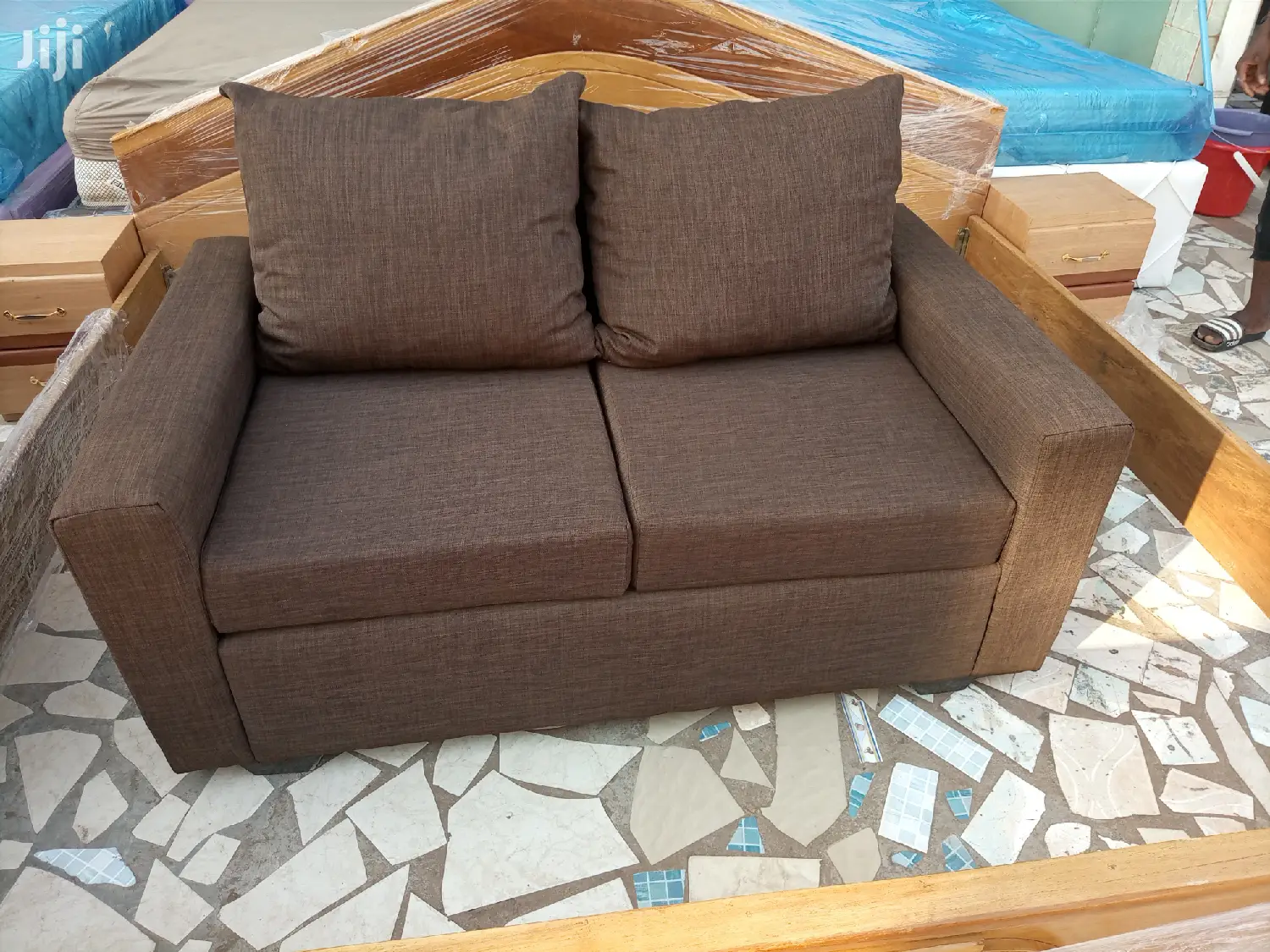 Lovely 2in1 Sofa.Italyan. Free Delivery