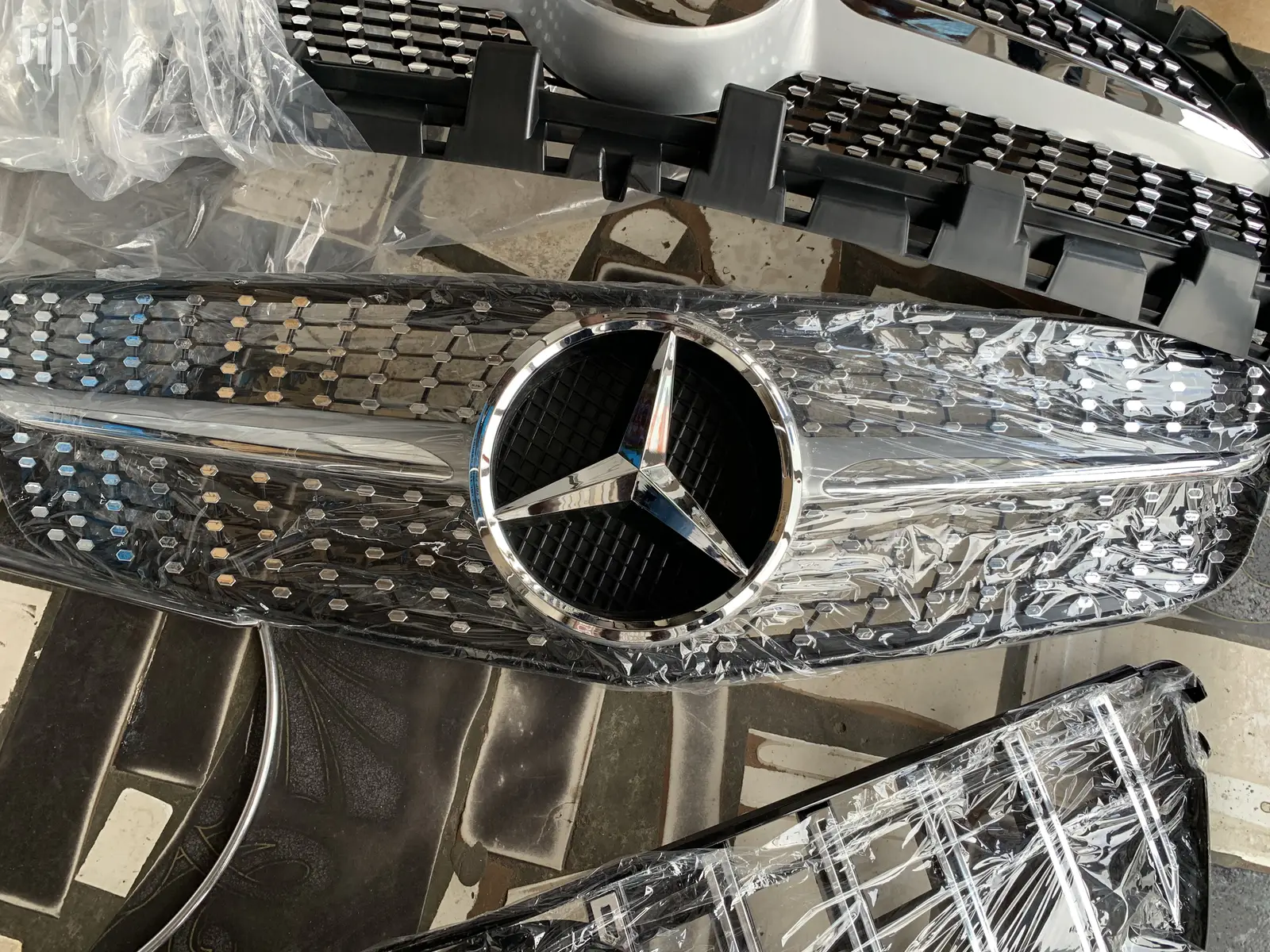 Mercedes Benz C250 C300 Grill/Shells 2011-2014