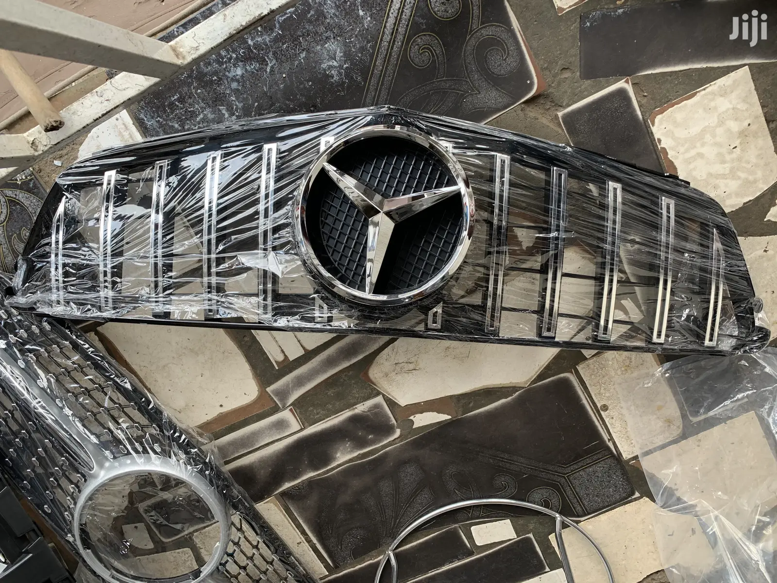 Mercedes Benz C250 C300 Grill/Shells 2011-2014