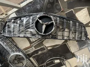 Mercedes Benz C250 C300 Grill/Shells 2011-2014